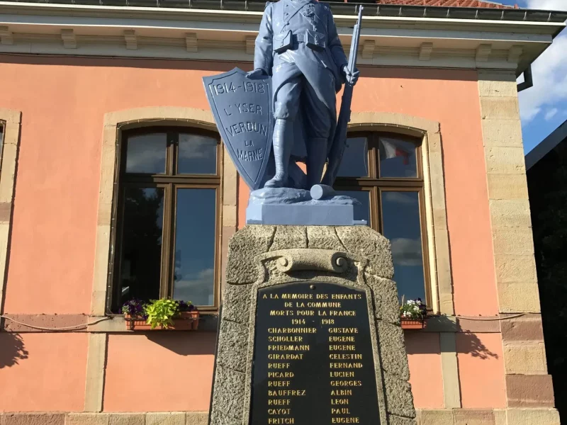 Monument aux morts remis en état par sablage et peinture anticorrosion